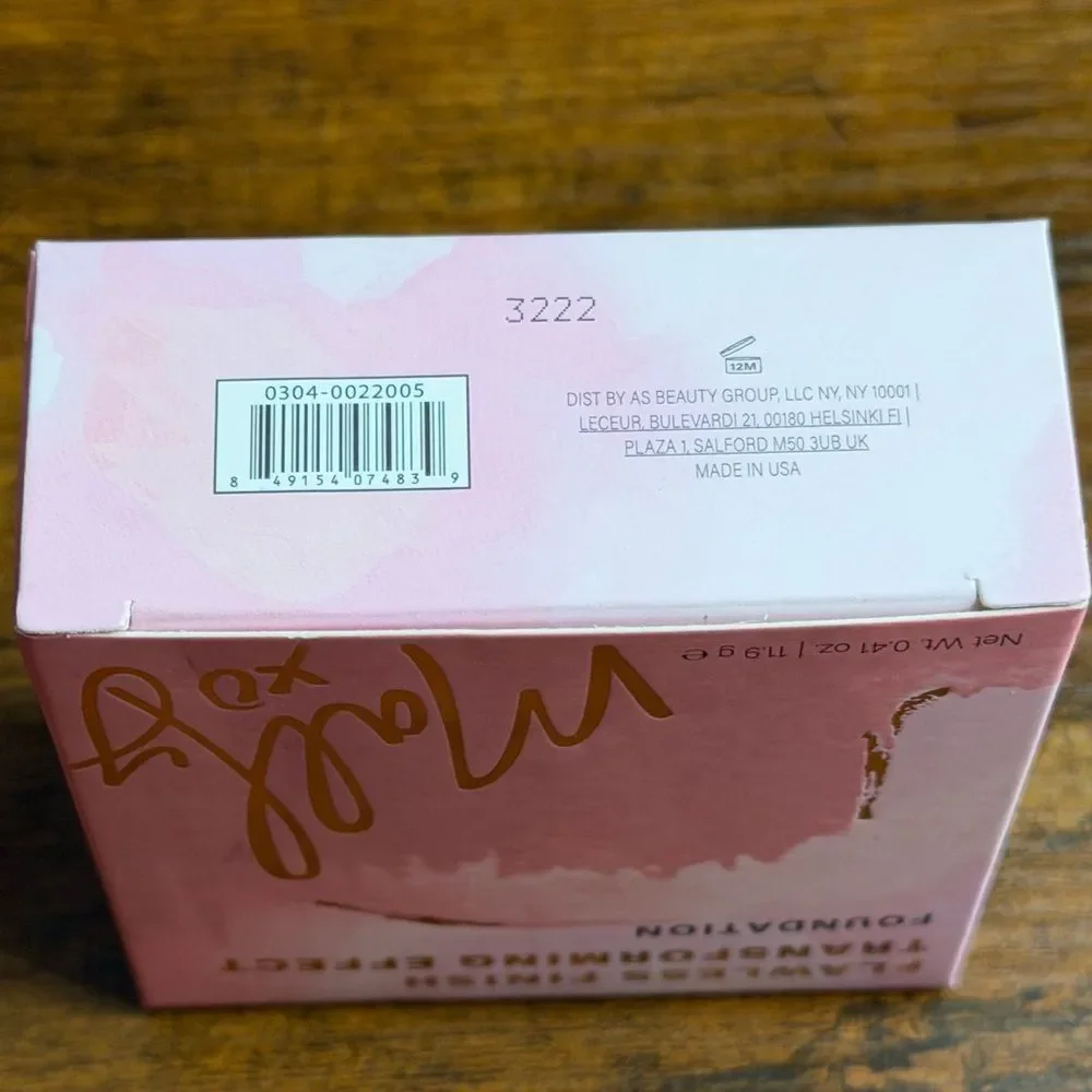 💕 Mally Beauty Bundle: Tan Foundation + Blush w/ Refill + Shadow Base + Bag. NE